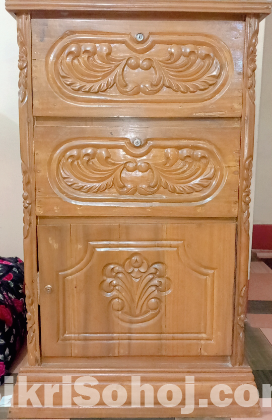 কাঠের ওয়ার্ডরোব